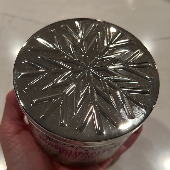 Bath & Body Works Candle - Picture 2 of 4